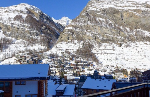 Zermatt Apartment | Ideal Apartment for 6 with WIFI, Balcony & Guest Rated 10/10