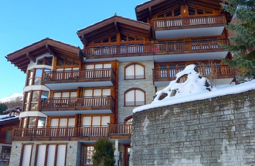 Zermatt Apartment | Ideal Apartment for 6 with WIFI, Balcony & Guest Rated 10/10