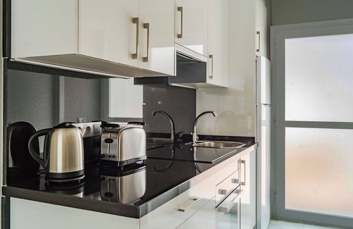 Urbanizacion Hacienda las Chapas Apartment | Delightful Apartment for 5 with Pool and Ocean Views