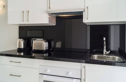 Urbanizacion Hacienda las Chapas Apartment | Delightful Apartment for 5 with Pool and Ocean Views