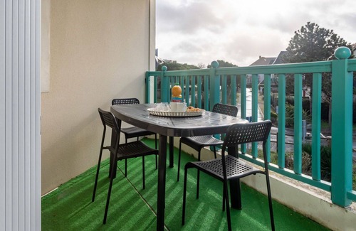 Port Guillaume Apartment | Stylish Apartment for 4 with Pool, WIFI & Ocean View