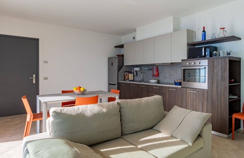 Gera Lario Apartment | Bright Apartment for 4 with Lake View, A/C & Balcony