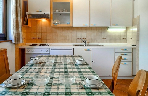 Alba Apartment | Cozy Apartment for 4 with Pet-Friendly Amenities & Parking