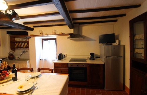 Pieve di Chio Apartment | Welcoming Apartment with Pool, Balcony & WiFi for 4 Guests
