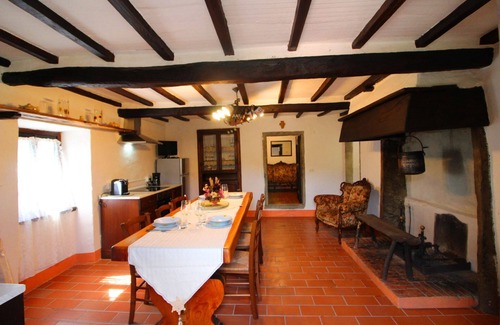 Pieve di Chio Apartment | Welcoming Apartment with Pool, Balcony & WiFi for 4 Guests