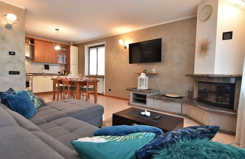 Delebio Apartment | Inviting Apartment for 5 with Lake View and Terrace