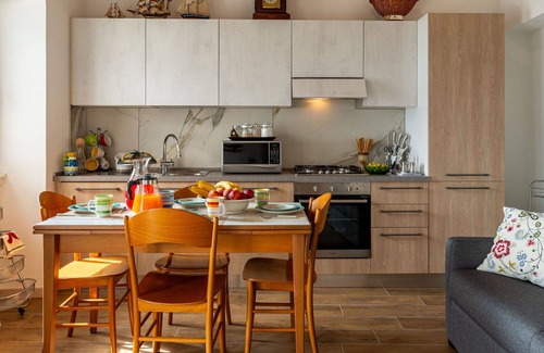 Cremia Apartment | Beautiful apartment for 4 people with WIFI, TV, terrace and parking