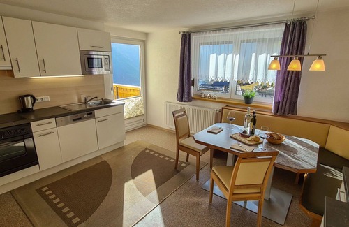 Kappl Apartment | Spacious Apartment for 14 with WIFI, Patio & Pet-Friendly