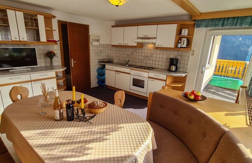 Kappl Apartment | Spacious Apartment for 14 with WIFI, Patio & Pet-Friendly