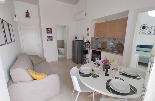 San Corrado di Fuori Apartment | Cozy Oceanfront Apartment for 4 with A/C and Terrace