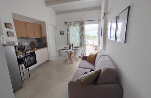 San Corrado di Fuori Apartment | Cozy Oceanfront Apartment for 4 with A/C and Terrace