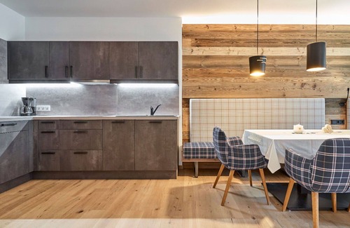 Soelden Apartment | Ideal Apartment for 4 with WIFI, Balcony & Pet-Friendly Stay