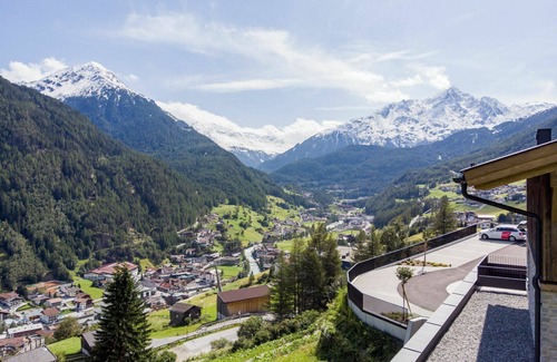 Soelden Apartment | Ideal Apartment for 4 with WIFI, Balcony & Pet-Friendly Stay
