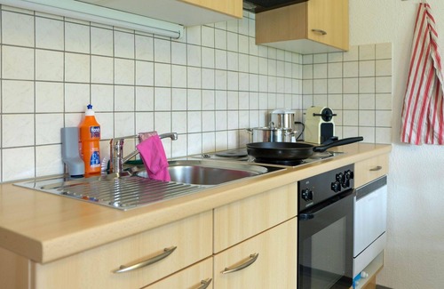 Gwatt Apartment | Cozy Apartment for 4 with Balcony, WiFi, and Parking
