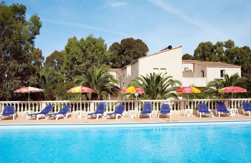 Calvi Apartment | Beautiful apartment for 4 people with A/C, pool, WIFI, TV, terrace and parking