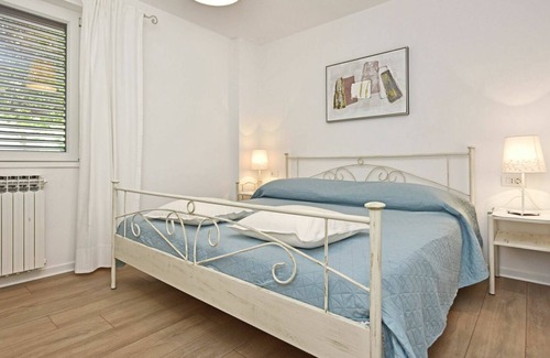 Kastelir-Labinci Apartment | Beautiful apartment for 6 people with A/C, pool, WIFI, TV, patio and parking