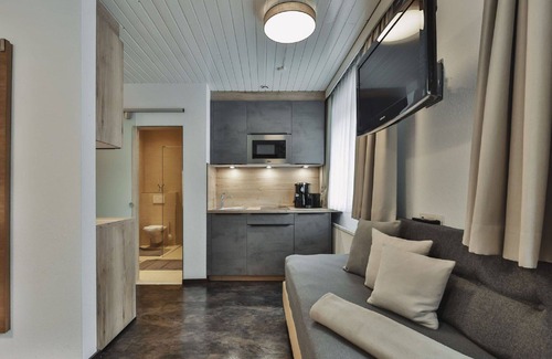 Ischgl Apartment | Cozy Apartment for 3 with WIFI, Pets Allowed & Parking
