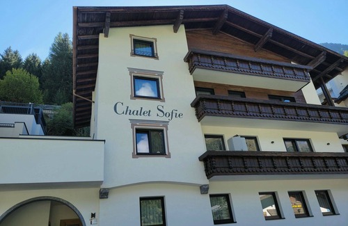 Ischgl Apartment | Cozy Apartment for 3 with WIFI, Pets Allowed & Parking