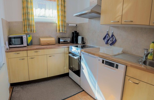 Neustift Im Stubaital Apartment | Cozy Apartment for 5 with WIFI, Balcony & Parking