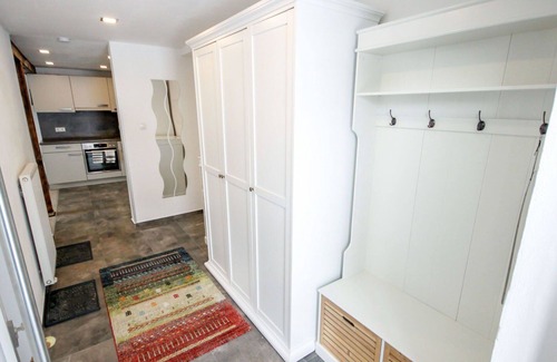 Pians Apartment | Ideal Apartment for 4 with WiFi, Balcony & Parking