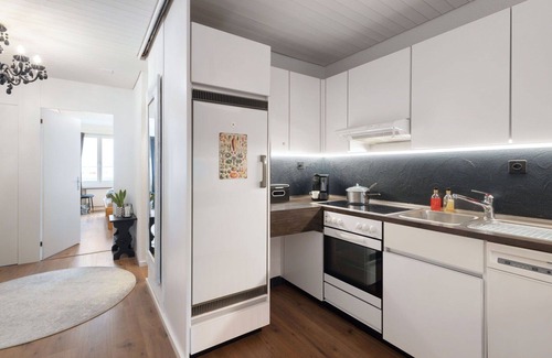 Davos-Dorf Apartment | Charming Apartment for 4 with Balcony, WIFI & Pet Access