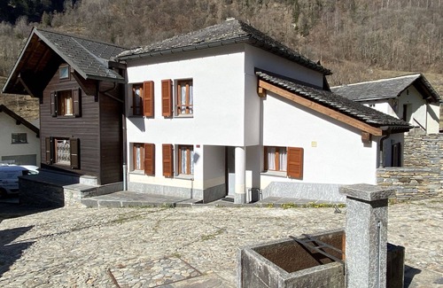 Augio Apartment | Cozy Apartment with WIFI, Patio & Panoramic Views
