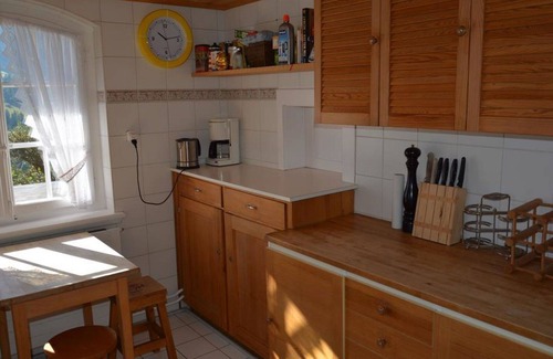 Schoenried Apartment | Spacious Apartment for 9 with WIFI, Balcony & Pet Friendly