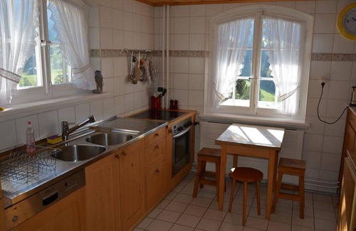 Schoenried Apartment | Spacious Apartment for 9 with WIFI, Balcony & Pet Friendly