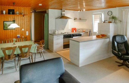 Ruschein Apartment | Cozy Apartment for 5 with WIFI, Terrace & Free Parking
