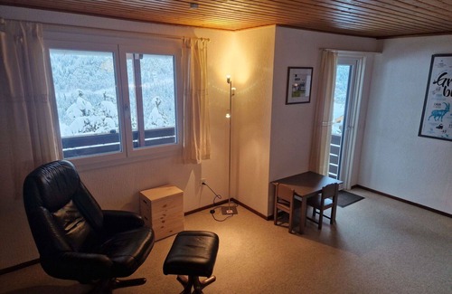 Ruschein Apartment | Cozy Apartment for 5 with WIFI, Terrace & Free Parking