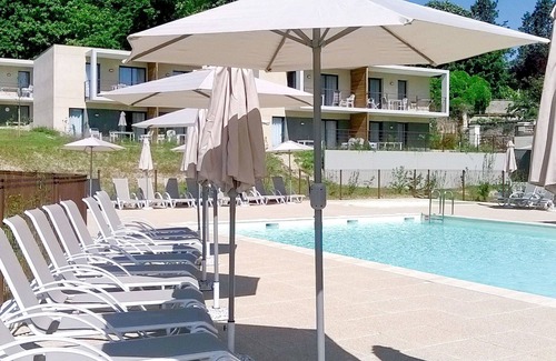 Chinon Apartment | Cozy Apartment for 4 with Pool, Wi-Fi, and Pet-Friendly Perks