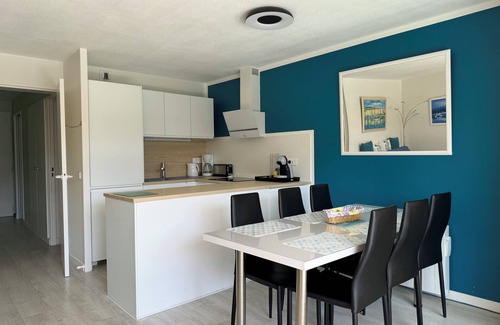 Giens Apartment | Idyllic Apartment for 6 with Pool & Spa on the Water