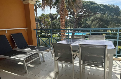 Giens Apartment | Idyllic Apartment for 6 with Pool & Spa on the Water