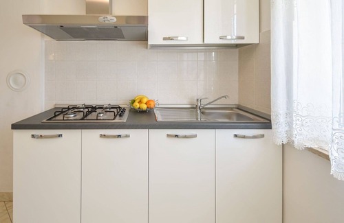 Buzet Apartment | Inviting Apartment for 5 with Hot Tub and WiFi Access