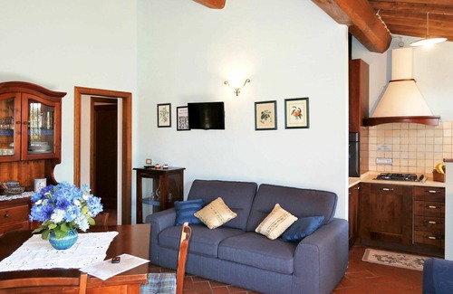 Bucine Apartment | Ideal Apartment for 4 with Pool, Terrace & Pet-Friendly