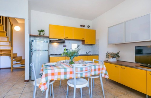 Torre di Fine Apartment | Cozy Apartment for 7 with Ocean View, A/C, and Wifi