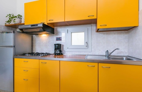 Torre di Fine Apartment | Cozy Apartment for 7 with Ocean View, A/C, and Wifi
