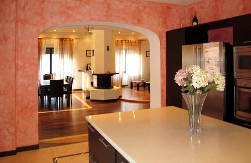Casoli Apartment | Inviting Apartment for 6 with Pool, Hot Tub & WIFI