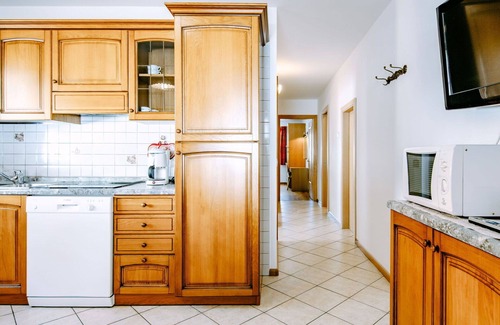 Mazzin Apartment | Cozy Apartment for 4 with Balcony, WiFi & Parking