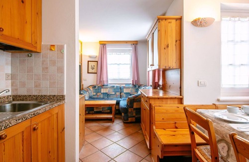 Fontanazzo Apartment | Cozy Apartment for 6 with WIFI, TV and Convenient Parking