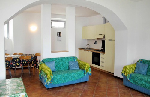 Musso Apartment | Inviting Apartment for 4 with Lake View, WIFI & Patio