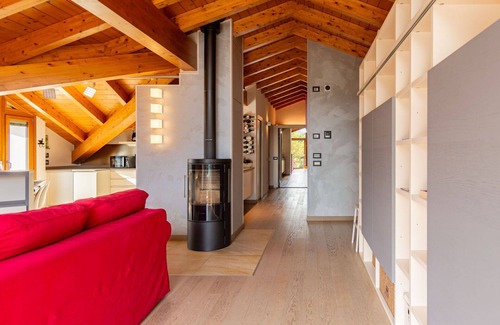 Musso Apartment | Cozy Apartment for 5 with Lake View, A/C & Balcony