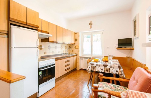Soraga Apartment | Cozy Apartment for Two with WIFI, Pets Welcome & Balcony