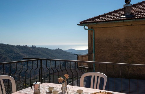 Vasia Apartment | Pet-Friendly Apartment with Ocean View and Free WiFi