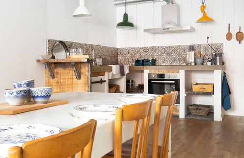Monflanquin House | Cozy Apartment for 4 in Medieval Village with Ocean View