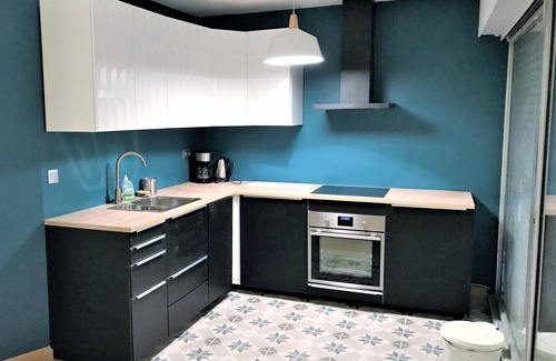 Saint-Fons Apartment | Inviting Apartment with Pool for 4 in Albigny, Lyon