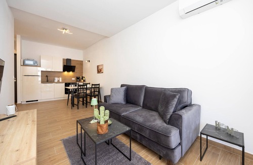 Seget Donji Apartment | Beautiful apartment in Seget Donji with WiFi