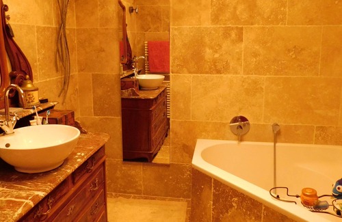 Neuchatel Apartment | Conveniently Situated Apartment in Neuchâtel Near Old Town