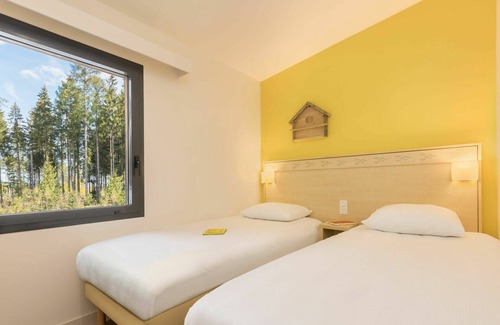 Hattigny House | Relaxing Villa Apartment with Pool, Hot Tub, and WIFI