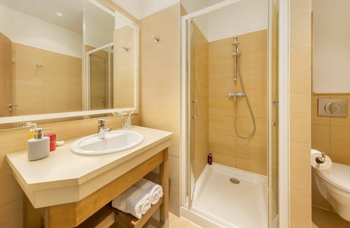 Hattigny House | Relaxing Villa Apartment with Pool, Hot Tub, and WIFI